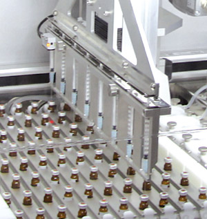 8 个分别由 8 台步进电机控制的注射器排列成一排，注射器取样精确，重复性好。